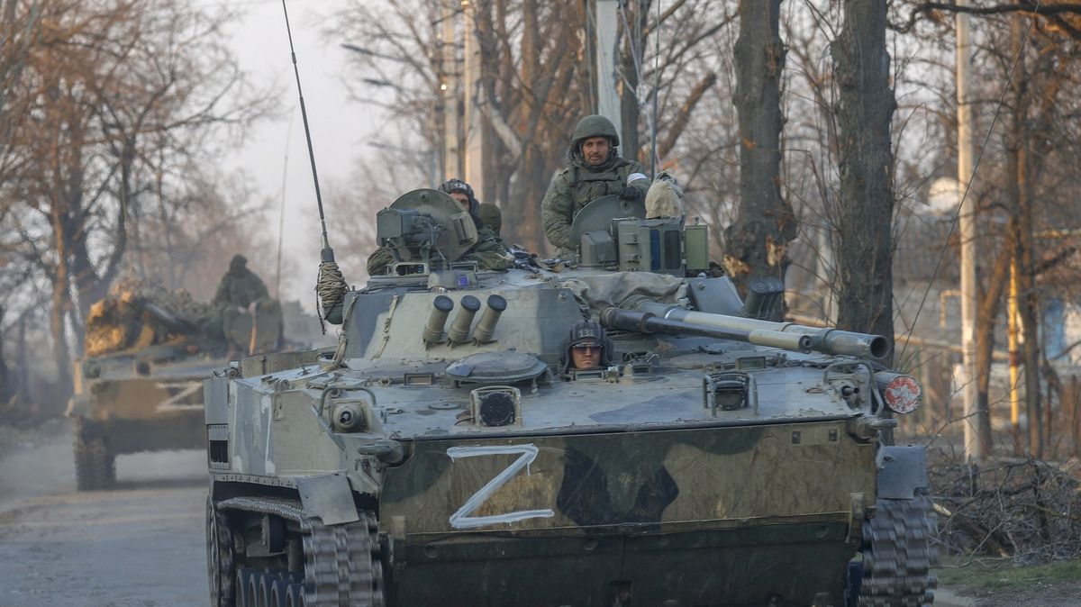 „Jako potrava pro děla“. Mobilizované ruské vojáky posílají bojovat bez zbraní